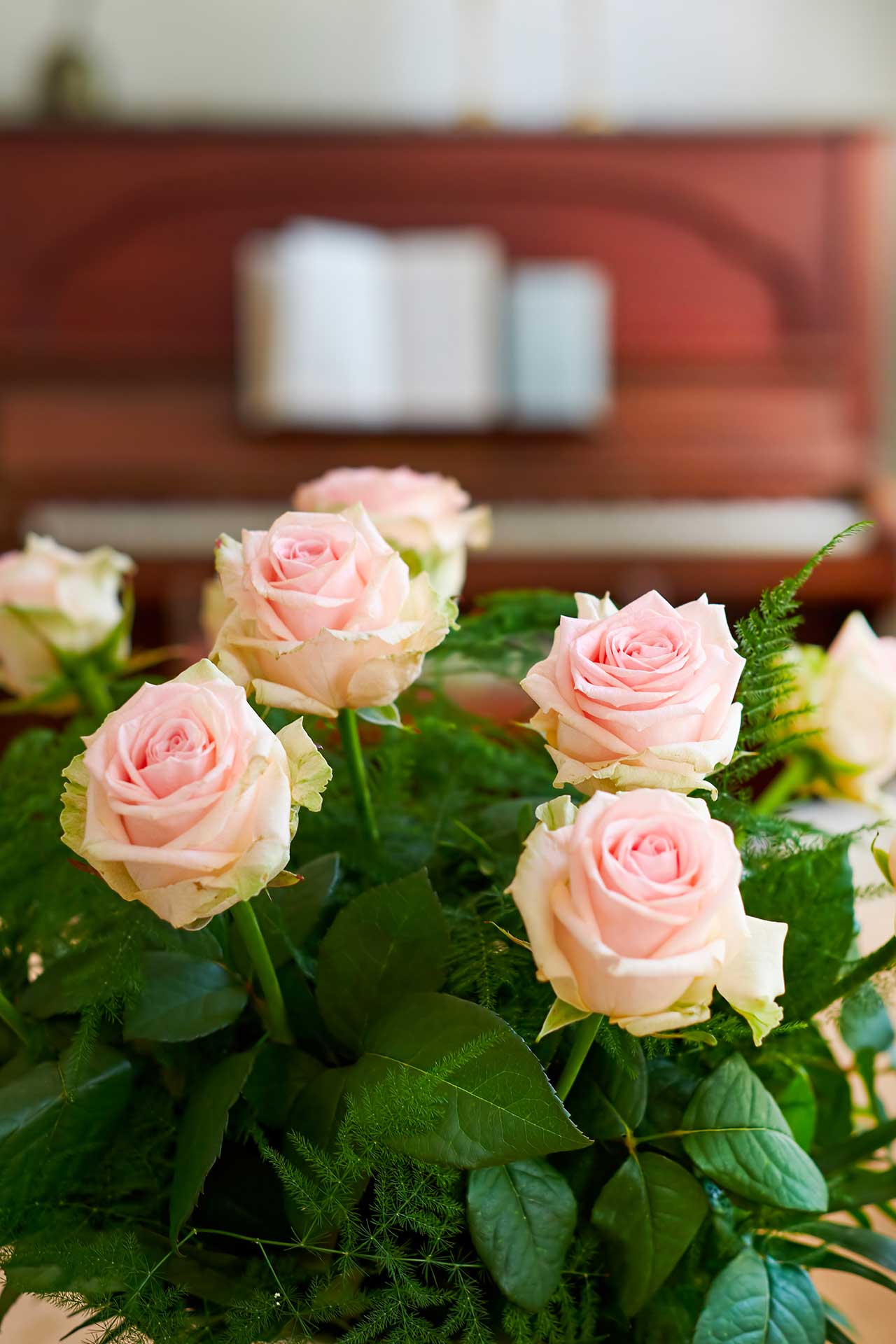 Rosa Rosen in einer Vase